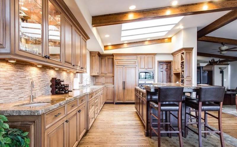 Fabrication de cuisine contemporaine chaleureuse à Macon